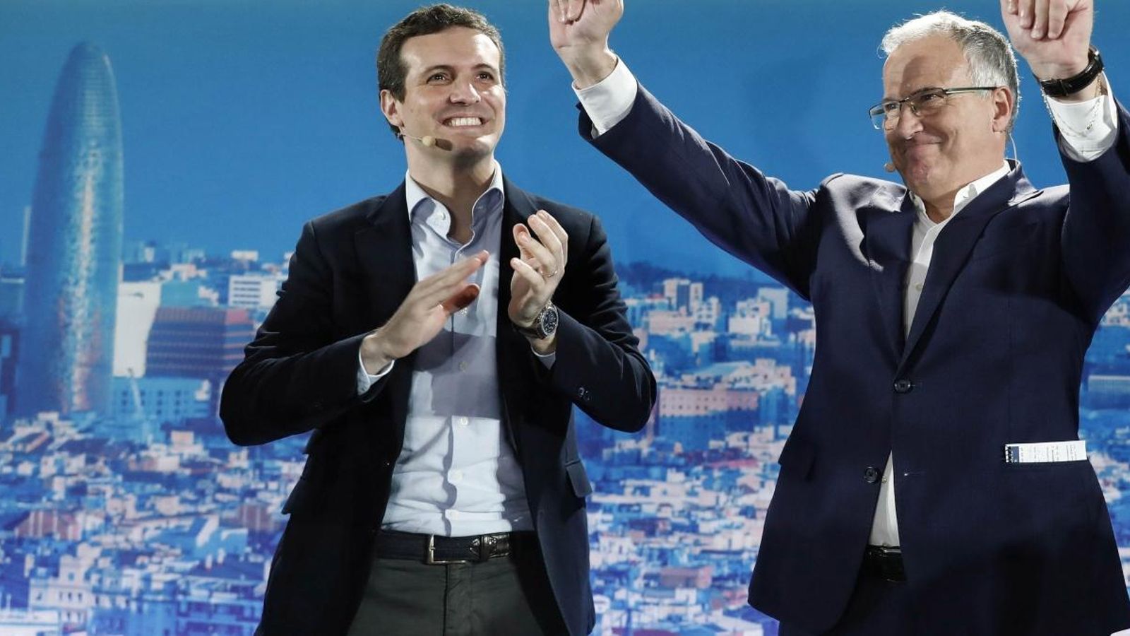 El president del Partit Popular, Pablo Casado, al costat del candidat a l'alcaldia de Barcelona, Josep Bou. EFE