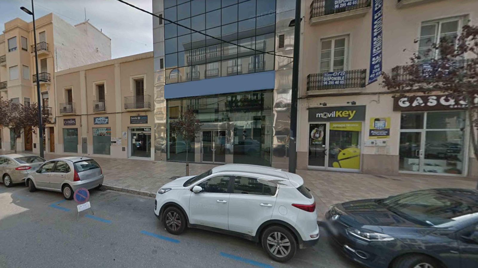 Edifici a l'avinguda d'Alacant de Gandia on s'ubicava l'agència de publicitat de Crespo Gomar