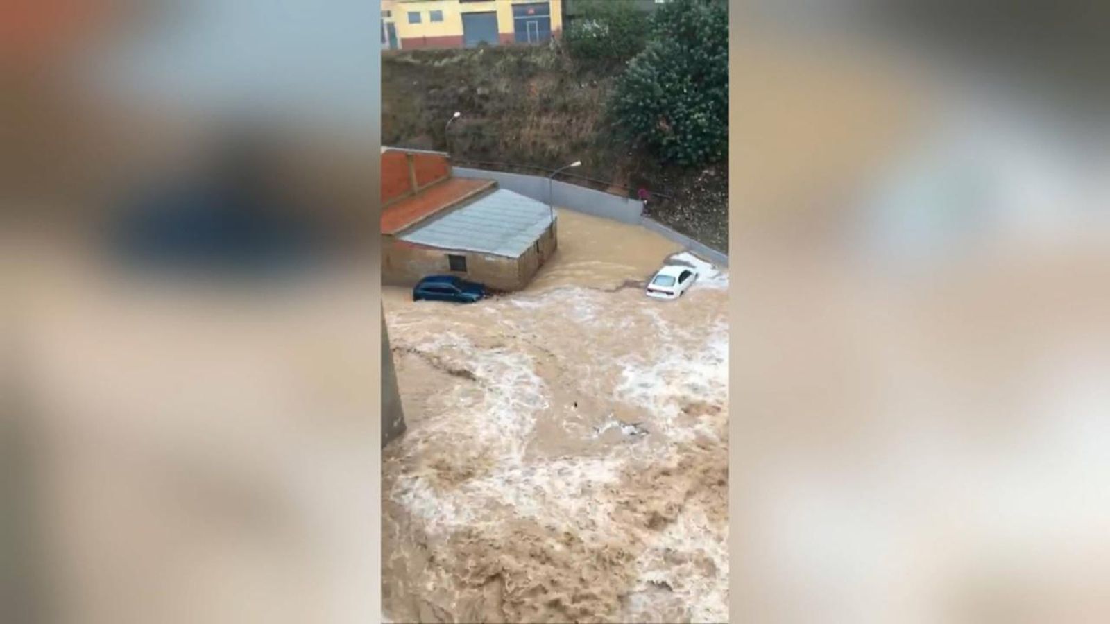 La pluja es dirigeix cap al nord i afecta principalment dues àrees del territori: l'oest de la zona metropolitana de València i l'àrea entre la Plana Alta i el Baix Maestrat
