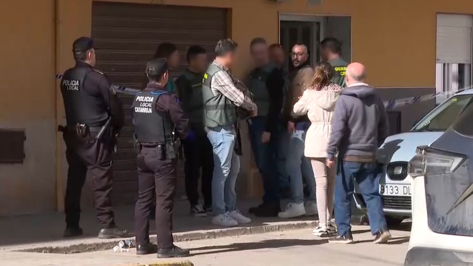 El presumpte agressor s'entrega al portal de l'edifici