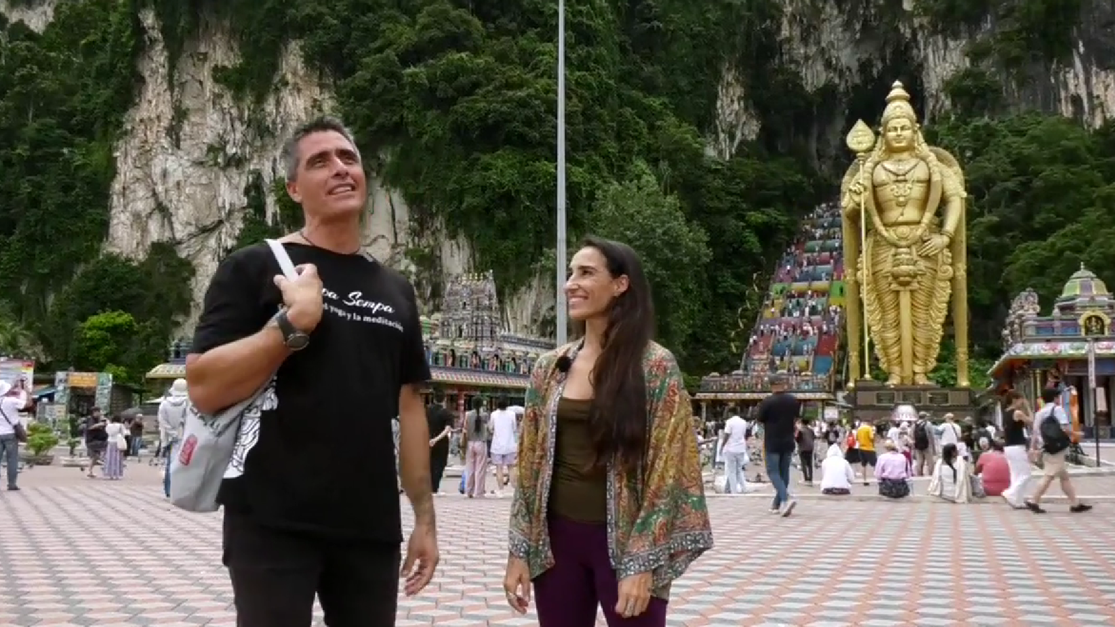 Claudia Sainz, de Nàquera (Camp de Túria), i Rober Dargye, de Navarrés, fa un mes que viuen a Kuala Lumpur