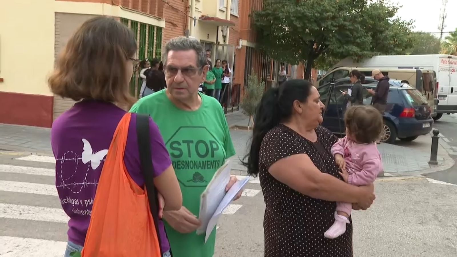 La PAH intervé en l'intent de desnonament d'una vivenda al barri de Fontsanta, a València