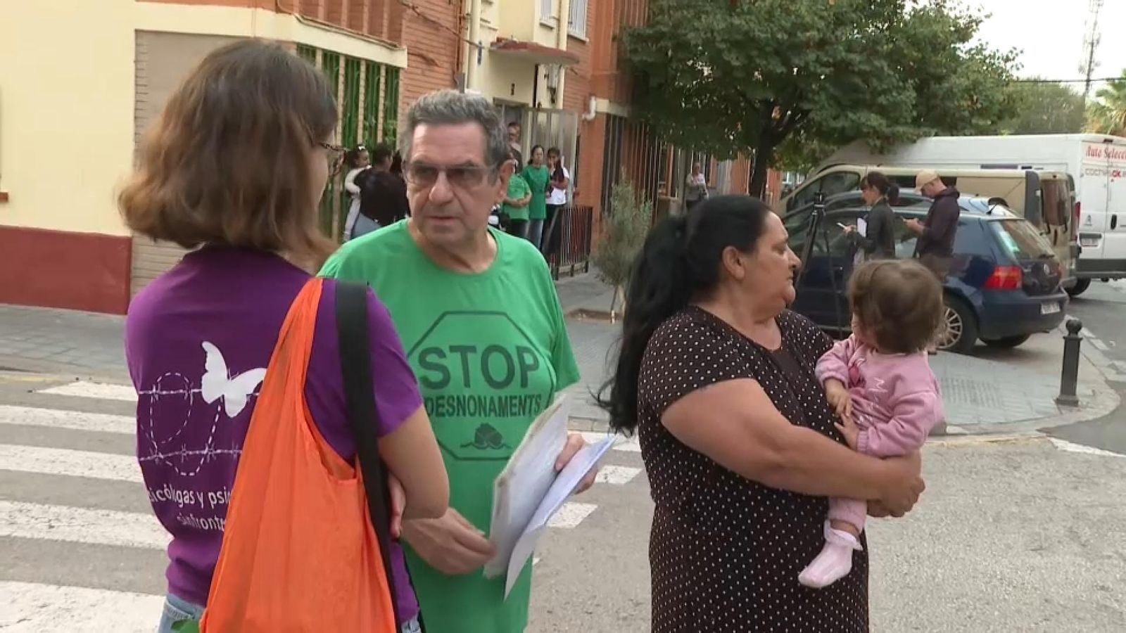 La PAH intervé en l'intent de desnonament d'una vivenda al barri de Fontsanta, a València La PAH intervé en l'intent de desnonament d'una vivenda al barri de Fontsanta, a València