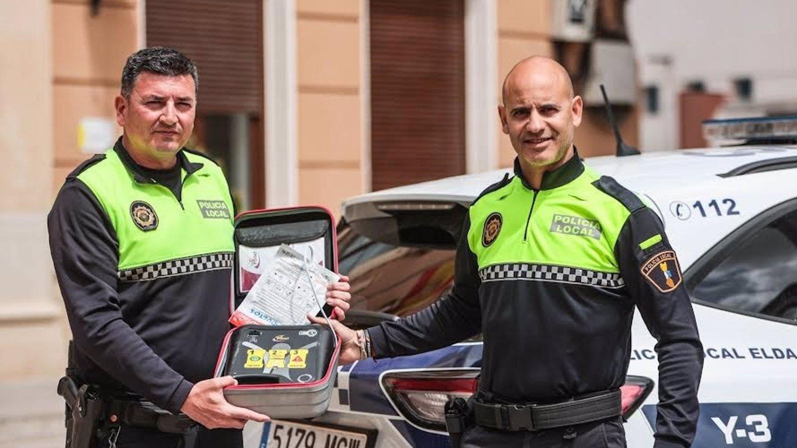 Els policies d'Elda van equipats amb desfibriladors