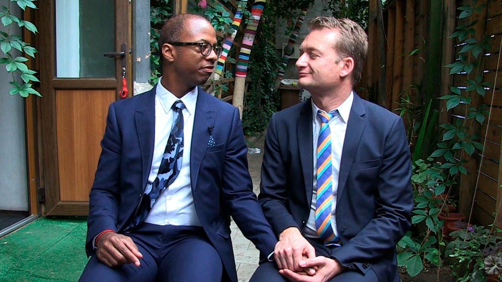 Adrian Coman i Robert Clabourn contents després de la sentència