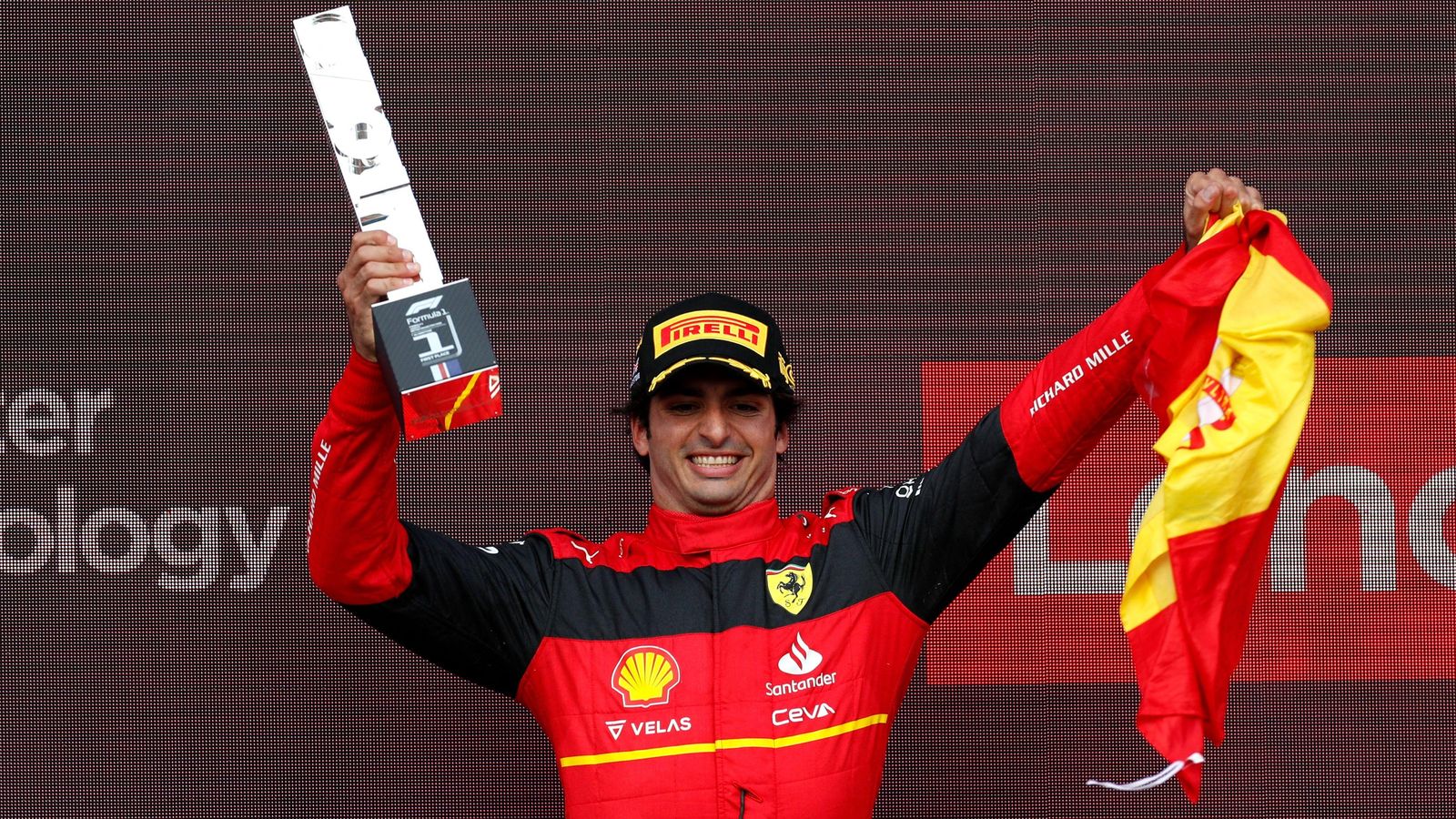 Carlos Sainz celebra el triomf al pòdium Carlos Sainz celebra el triomf al pòdium
