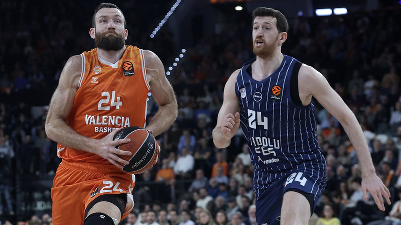 Costello, en el partit contra l'Anadolu Efes al Roig Arena