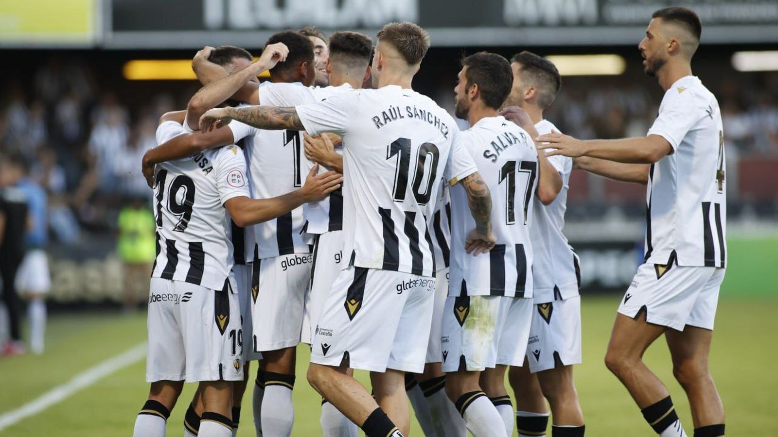 Els jugadors del Castelló celebren un dels gols