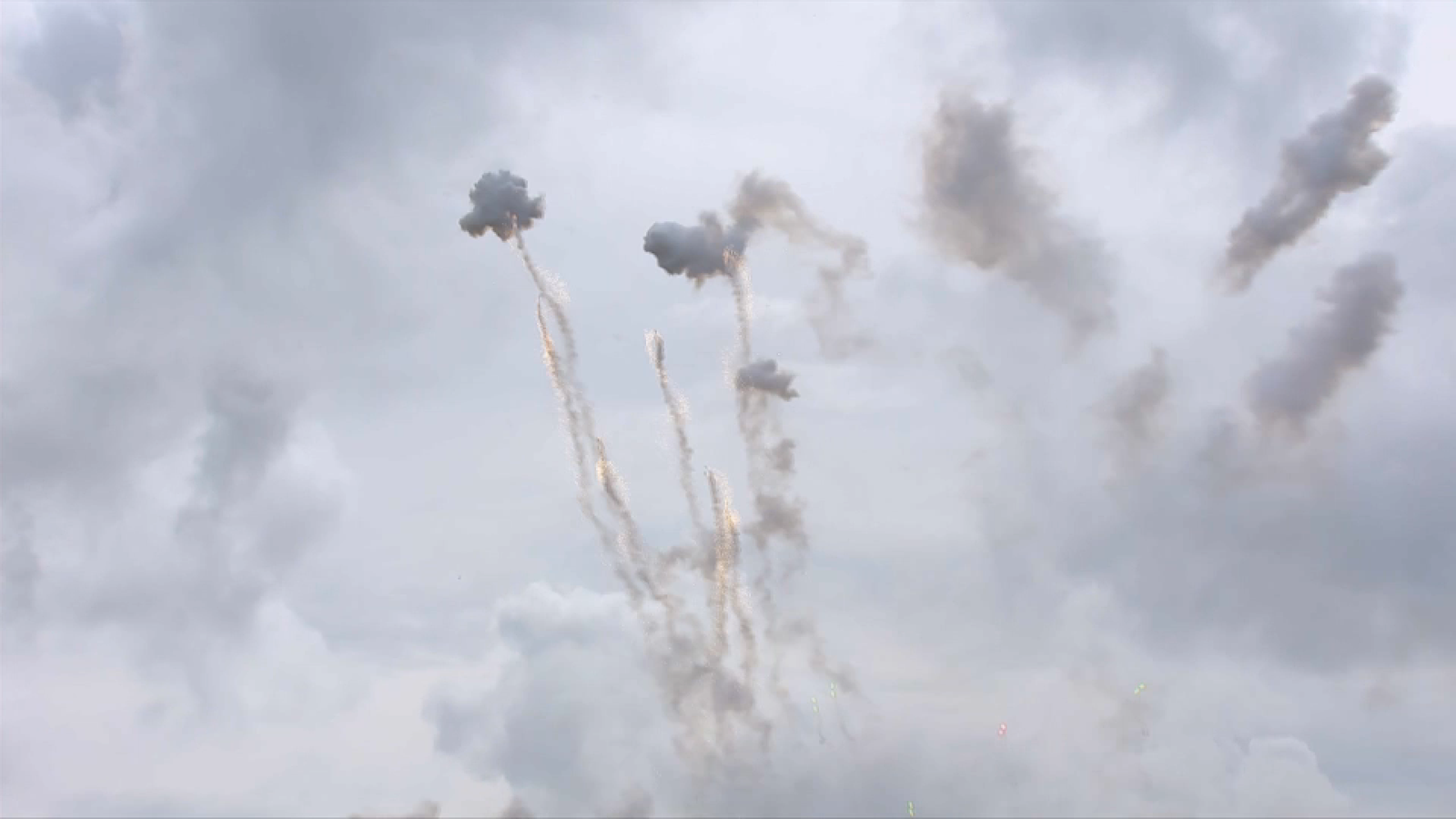 Imatge d'arxiu d'una mascleta a la plaça de l'Ajuntament de València 2025