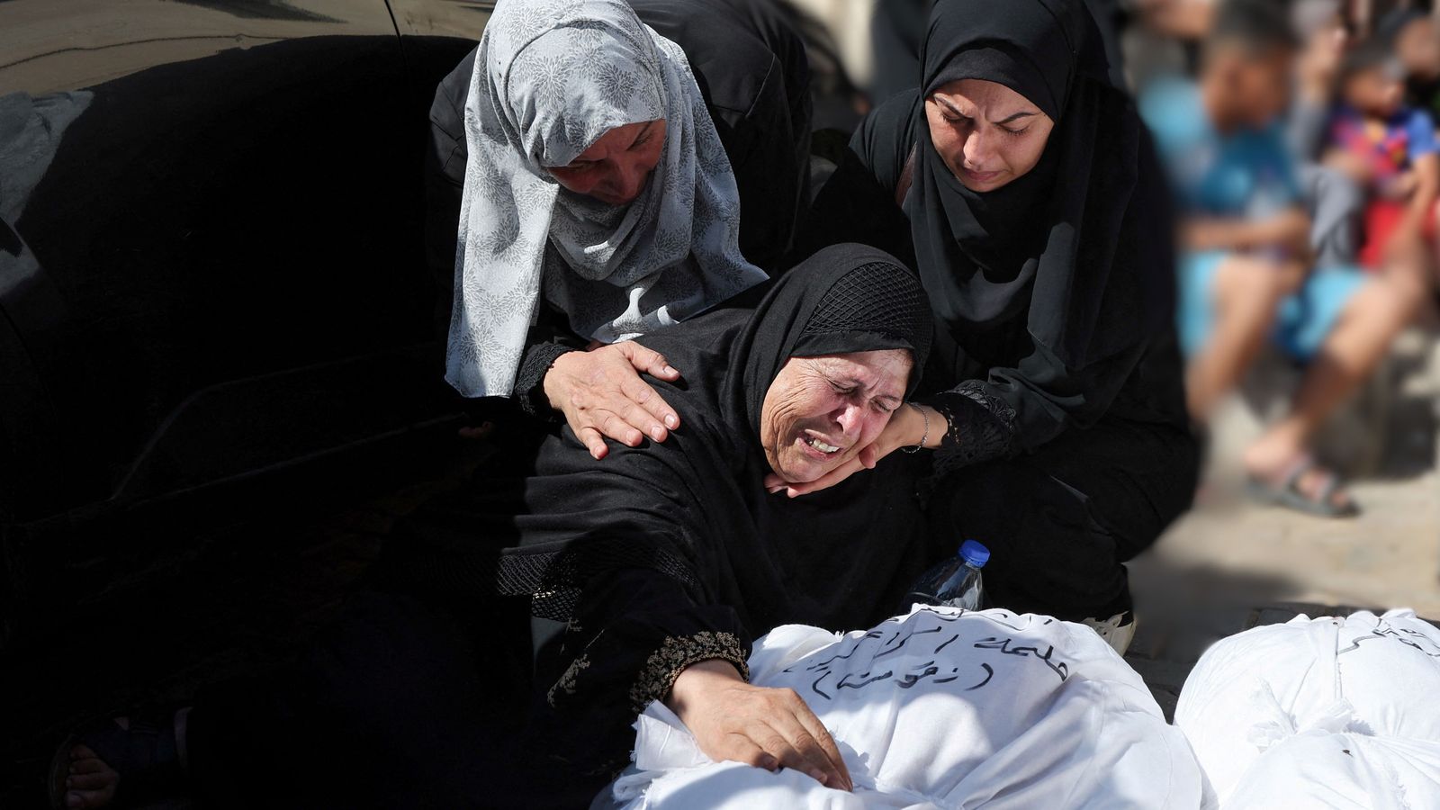 Funeral pels palestins morts en un atac a Deir Al-Balah, al centre de la Franja de Gaza