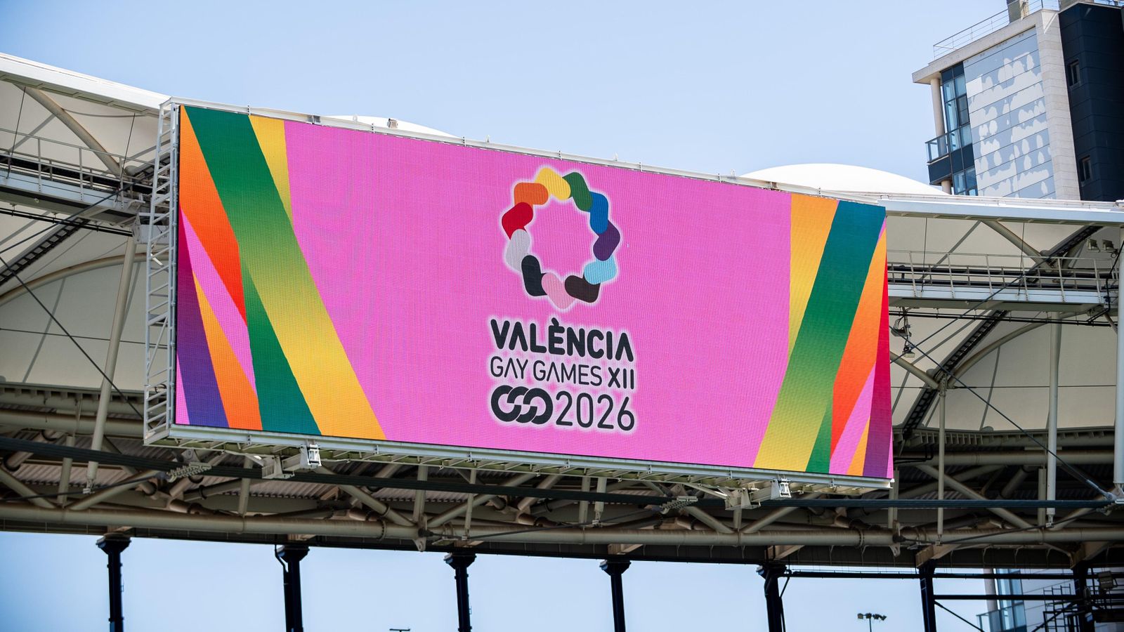Cartel dels Gay Games en el vídeomarcador de l'Estadi Ciutat de València