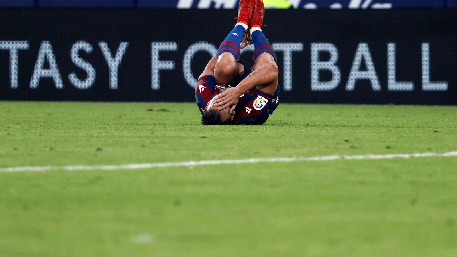 Soldado es queixa d'un colp al turmell