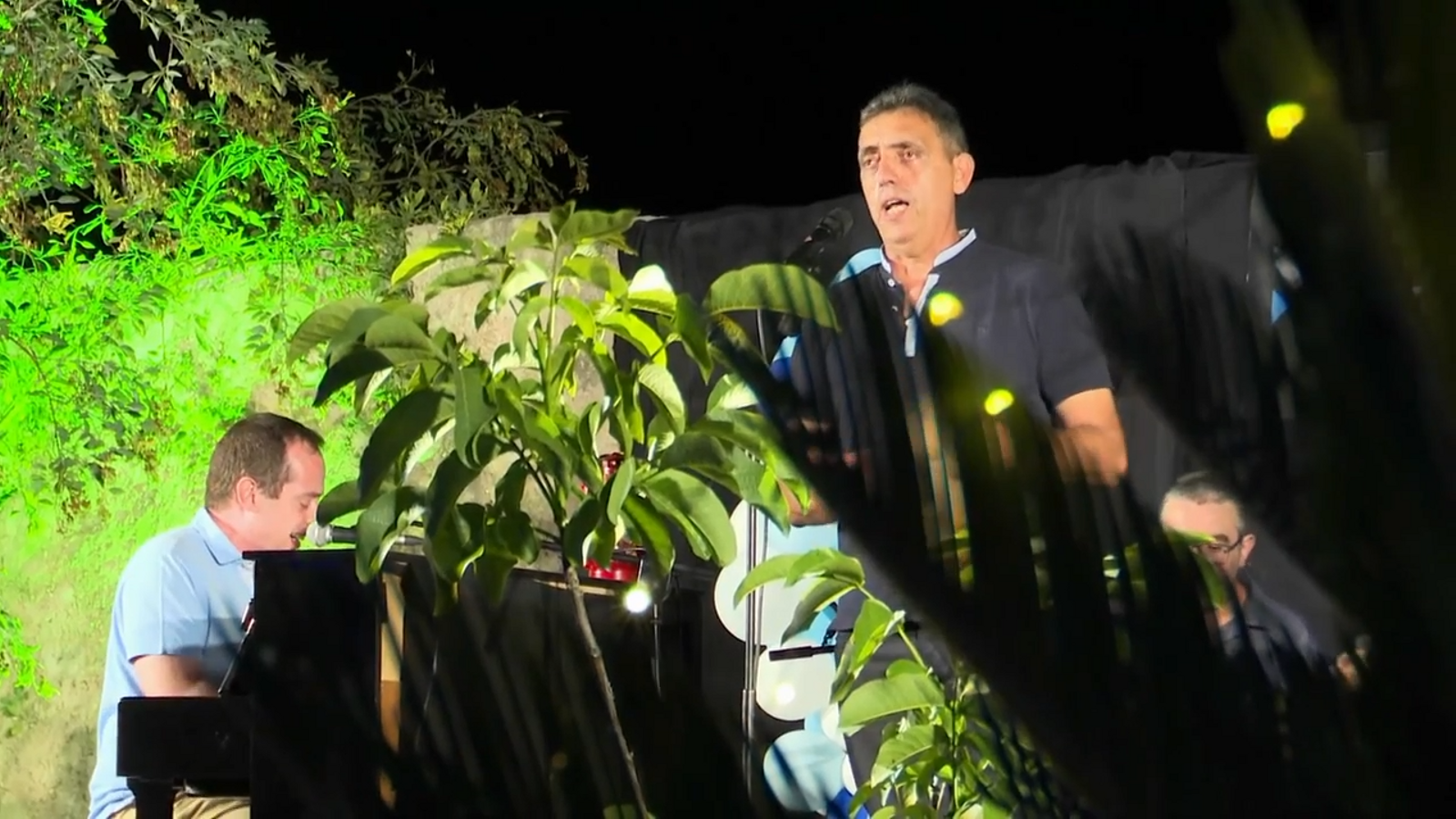 Pep 'Botifarra' canta als sanitaris