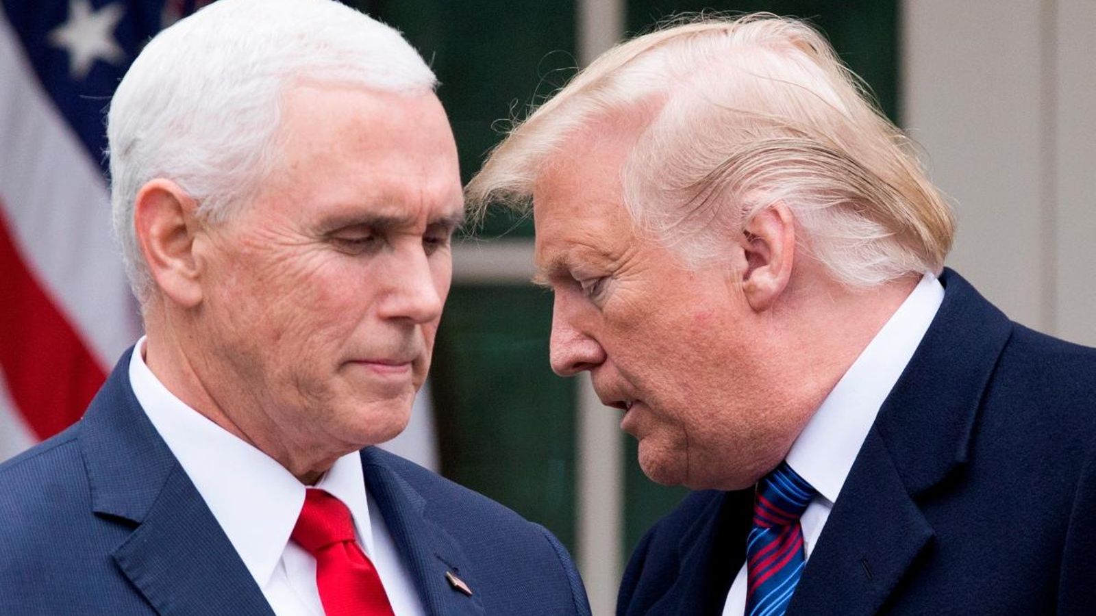 Mike Pence i Donald Trump durant una conferència a la Casa Blanca al 2011