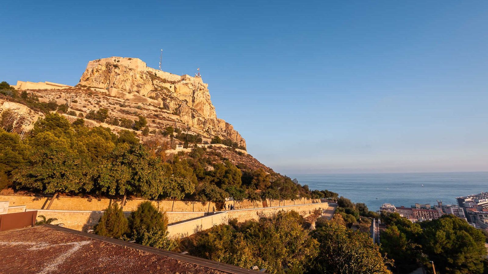 El mont de Benacantil amb el Castell de Santa Bàrbara