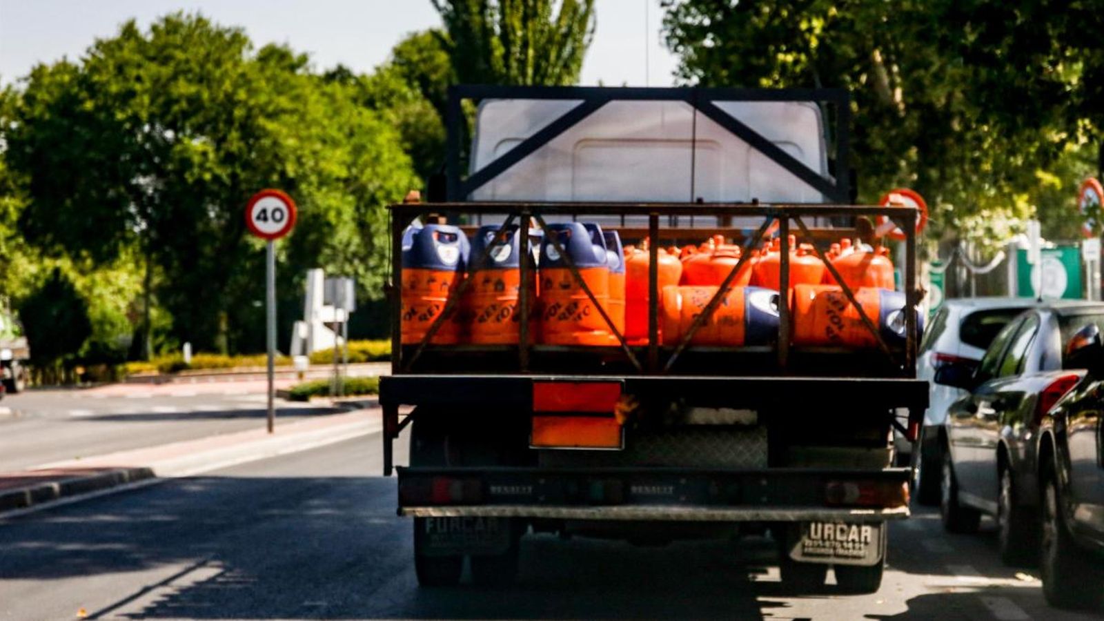 Imatge d’arxiu d’un camió carregat amb bombones de butà