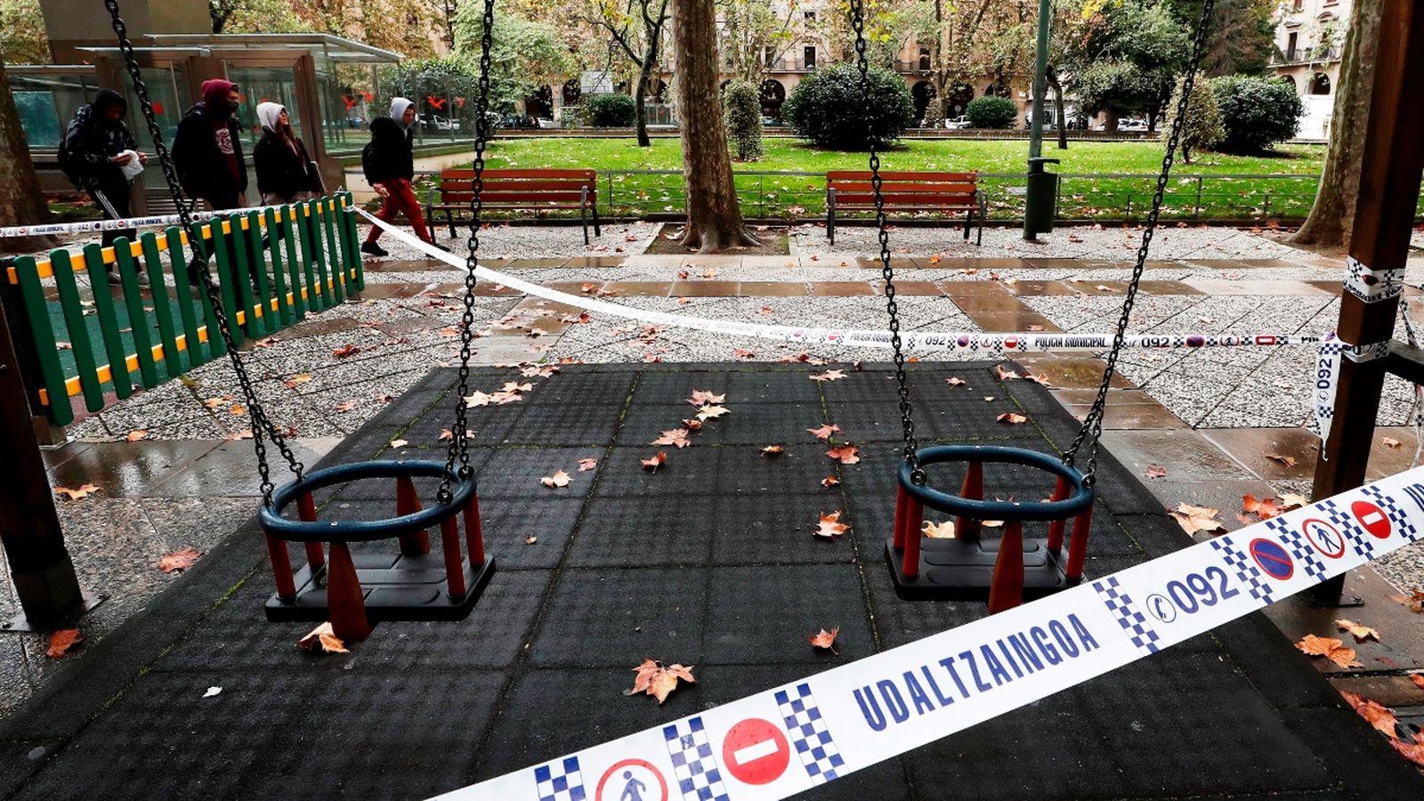 Un parc d'una localitat de Navarra, comunitat on aquest dimarts han entrat en vigor noves restriccions per a posar fre a l'avanç de la pandèmia