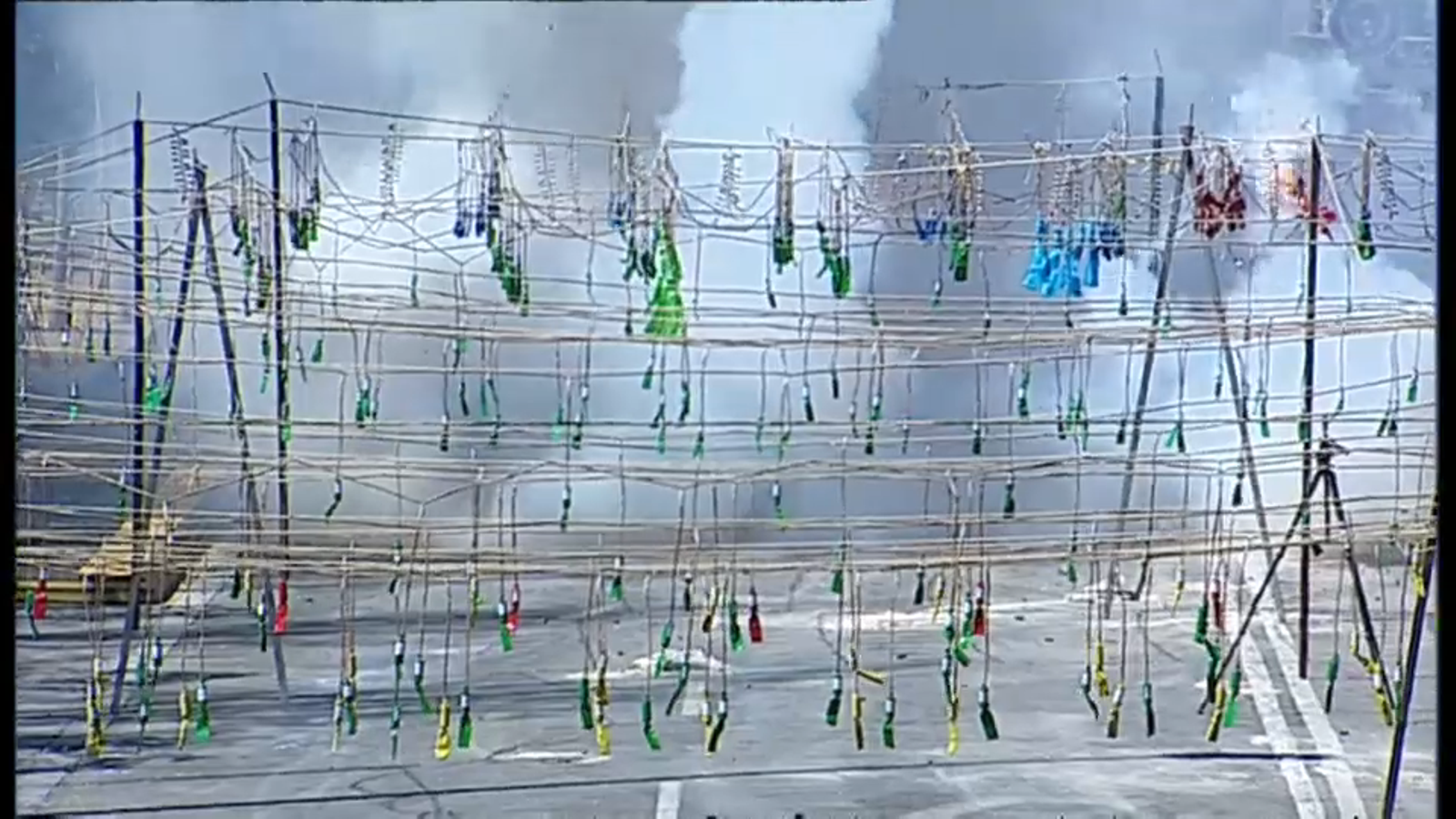 Sis ferits lleus per l’explosió d’una carcassa en la penúltima mascletà de la Magdalena