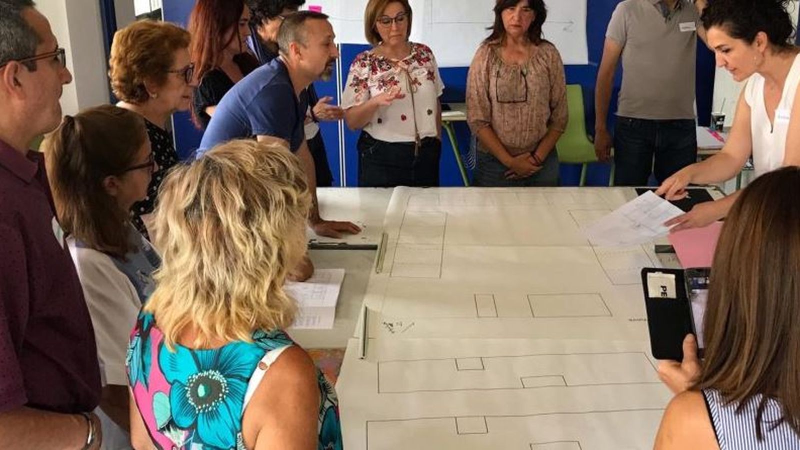 Una imatge dels membres de la cooperativa Agora Cohousing, que projecten una vivenda col·laborativa a Rabassa (Alacant)