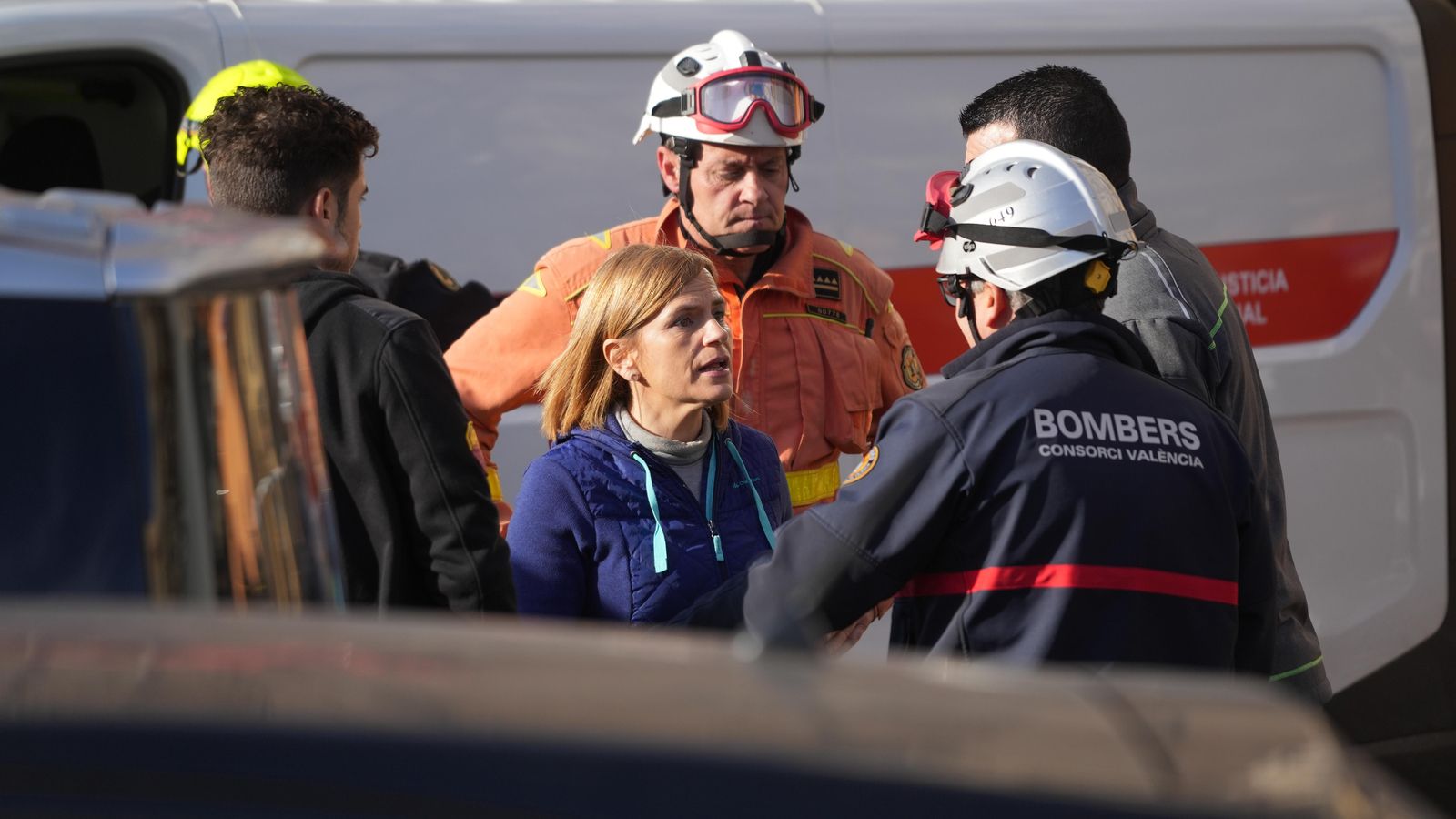 Pilar Bernabé en la zona de garatge accidentat a Benetússer este dissabte
