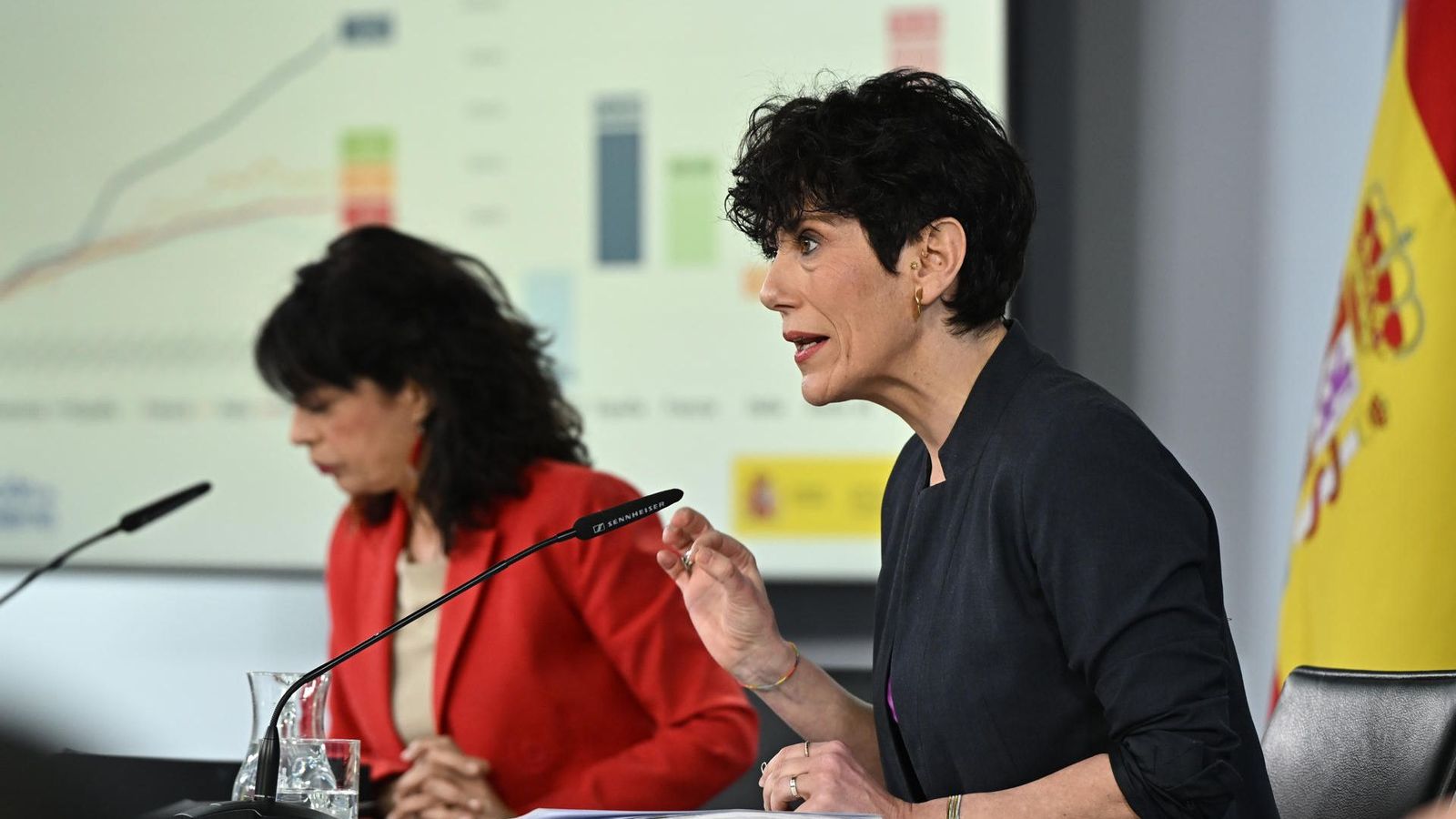 Les ministres d'Igualtat i Inclusió, Ana Redondo i Elma Saiz, en la roda de premsa d'este dimarts