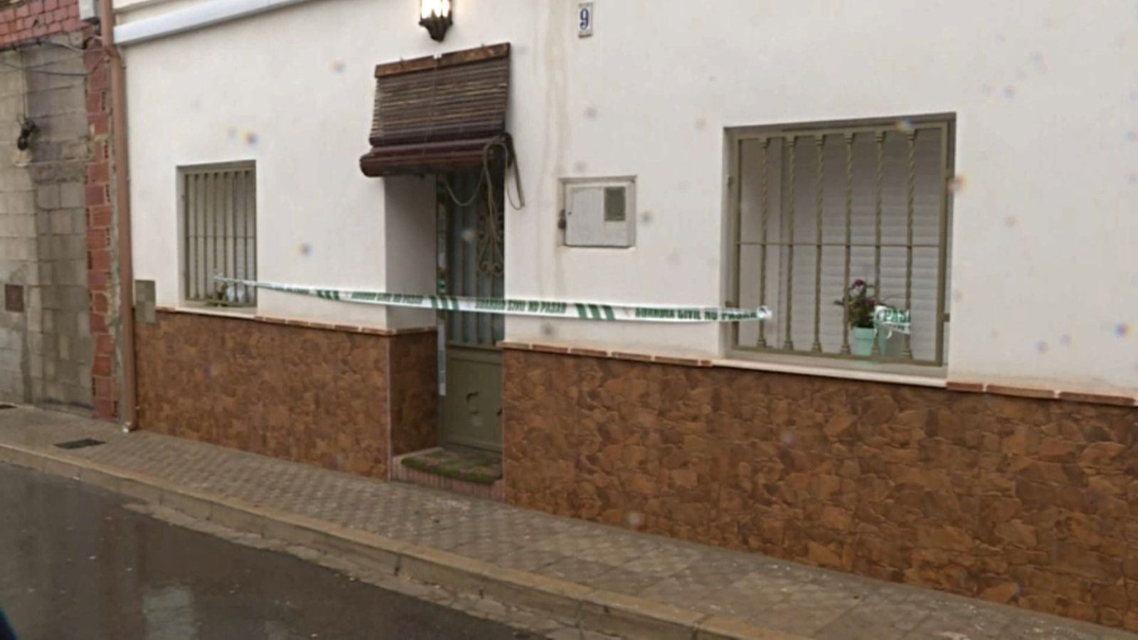 Precinte de la Guàrdia Civil després de la suspensió de la cerca