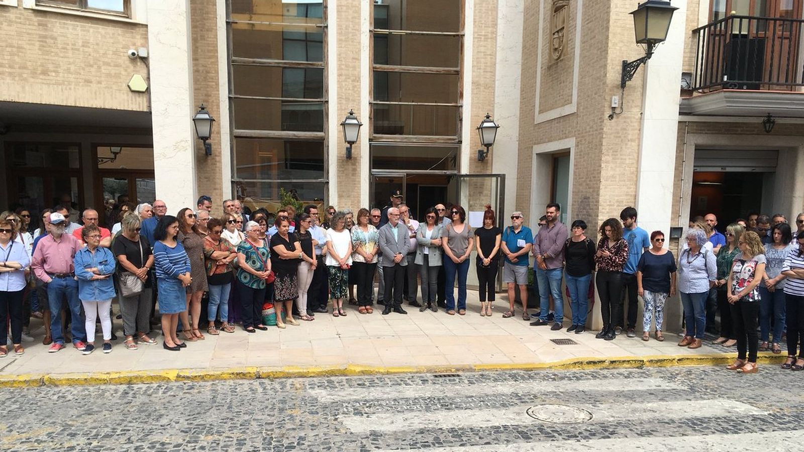 Concentracio a les portes de l'Ajuntament d'Alboraia.