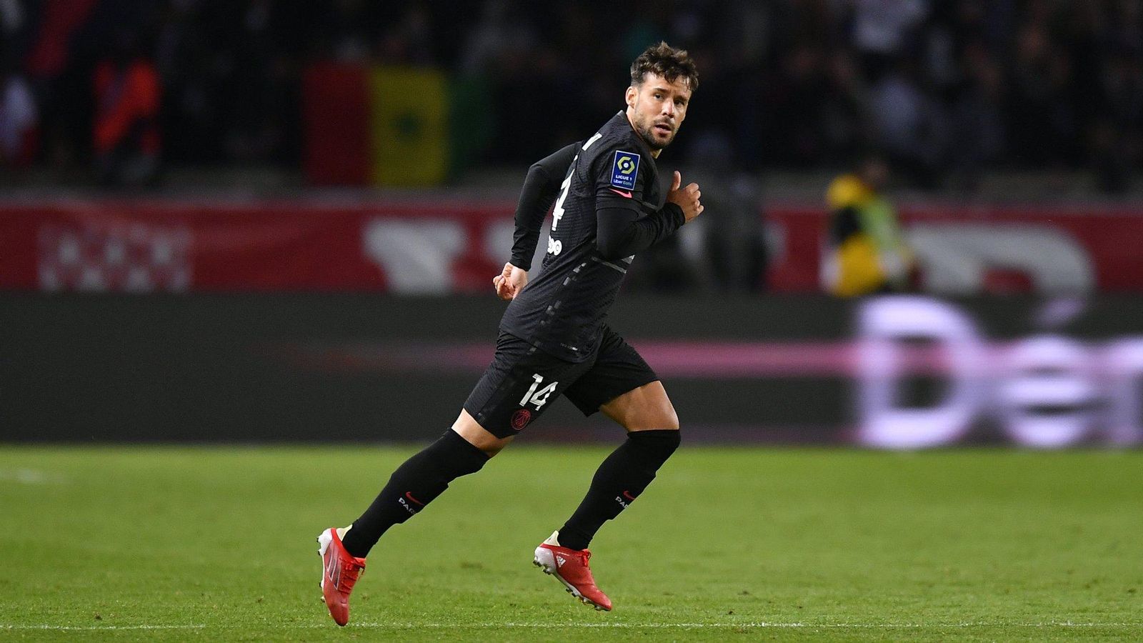 Juan Bernat, durant el partit contra l'Angers