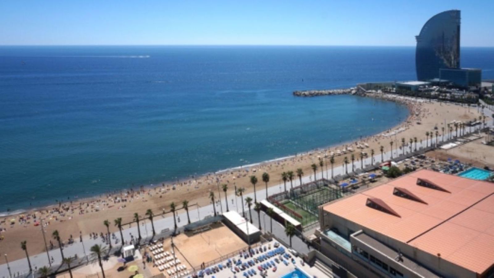 Platja de Sant Sebastià de Barcelona
