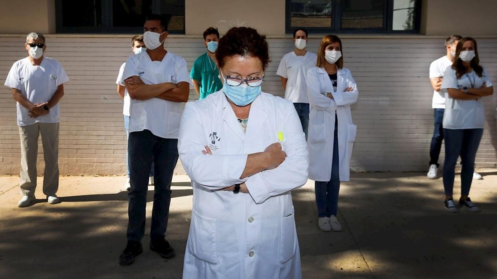 Sanitaris del Centre de Salut de Sant Blas a Alacant protesten a les portes del centre de salut