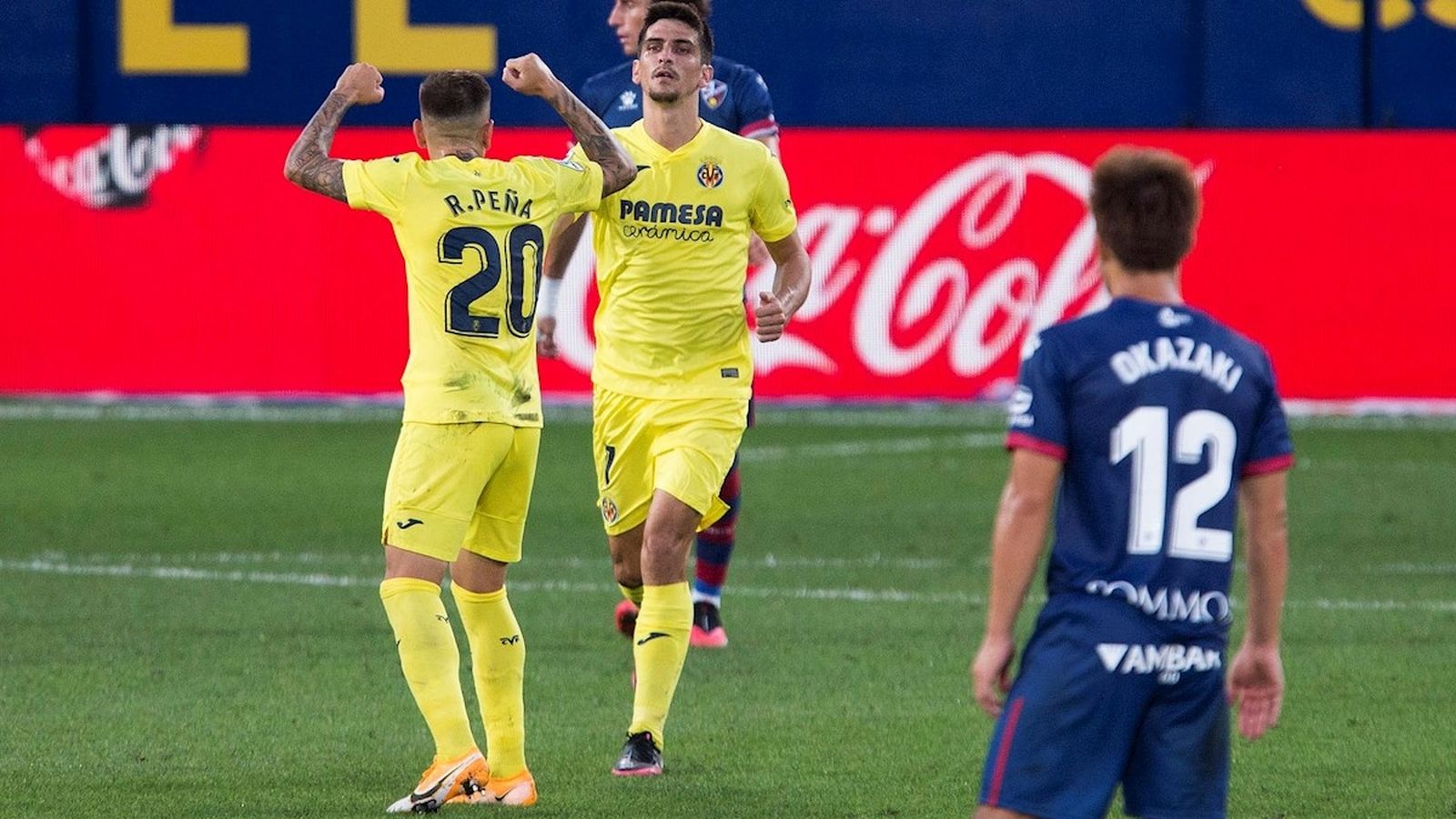 Gerard Moreno i Rubén Peña celebren el gol contra l’Osca
