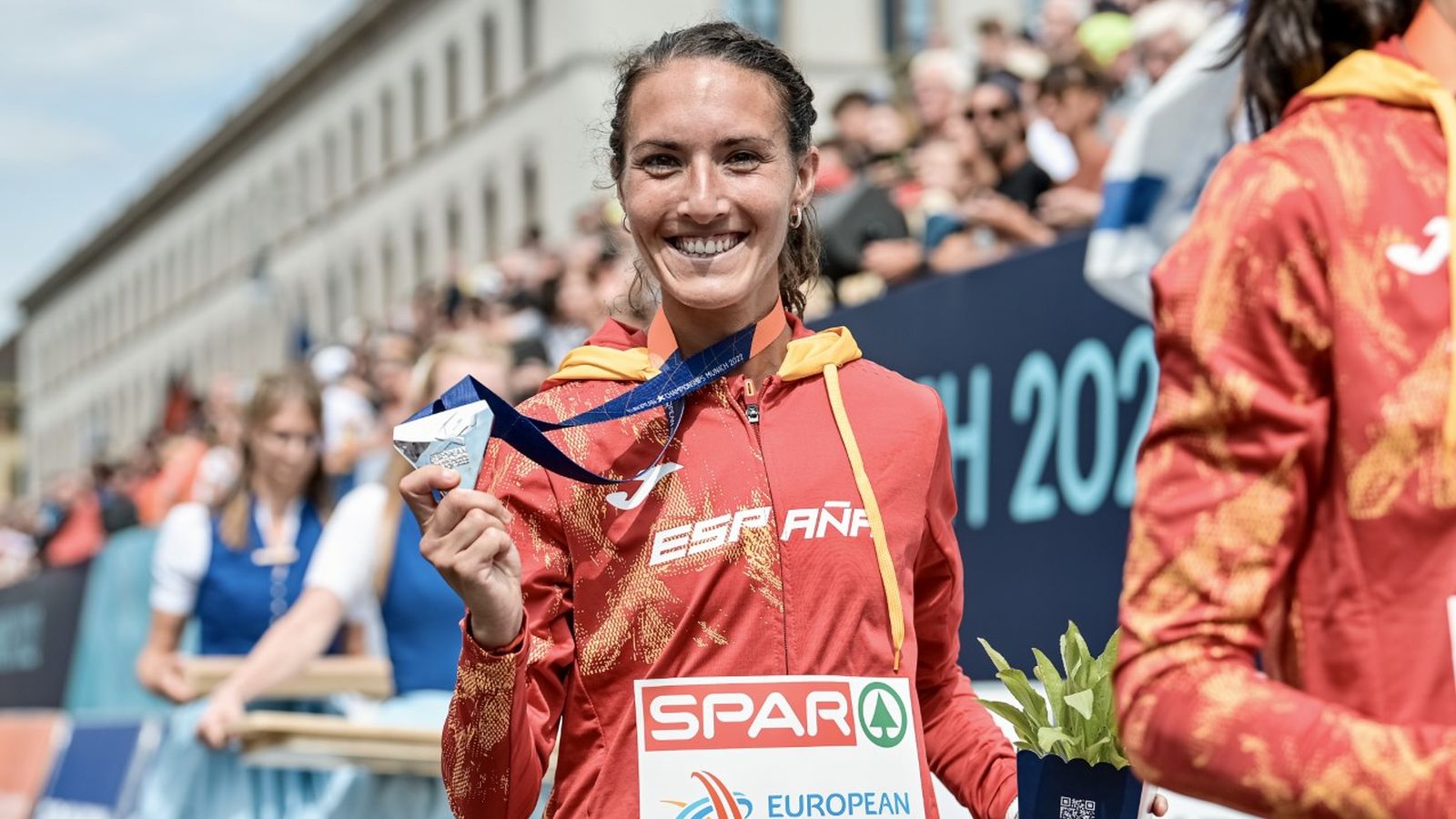 Laura Méndez posa amb la medalla de plata