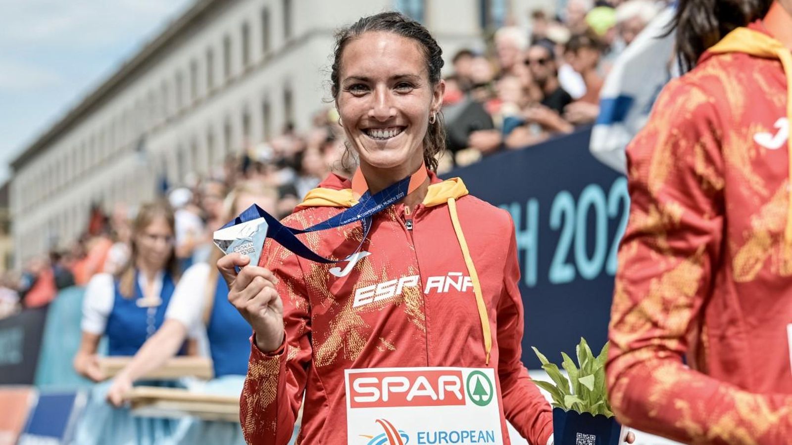 Laura Méndez posa amb la medalla de plata