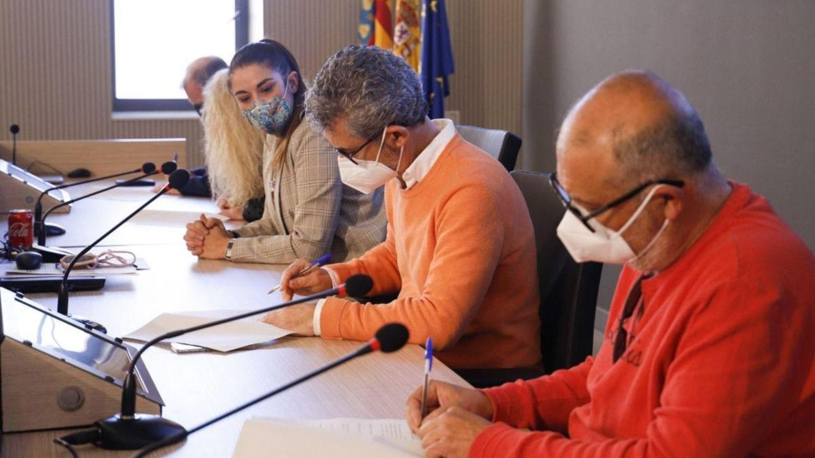 Firma de l'acord que desconvoca la vaga anunciada al sector