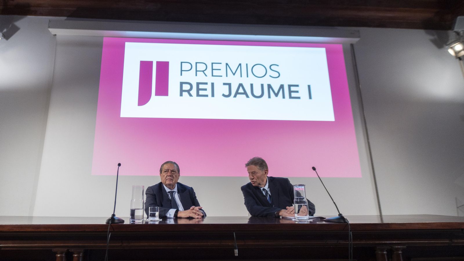 L'empresari Vicente Boluda i el catedràtic Javier Quesada en la presentació dels premis Jaume I 2024