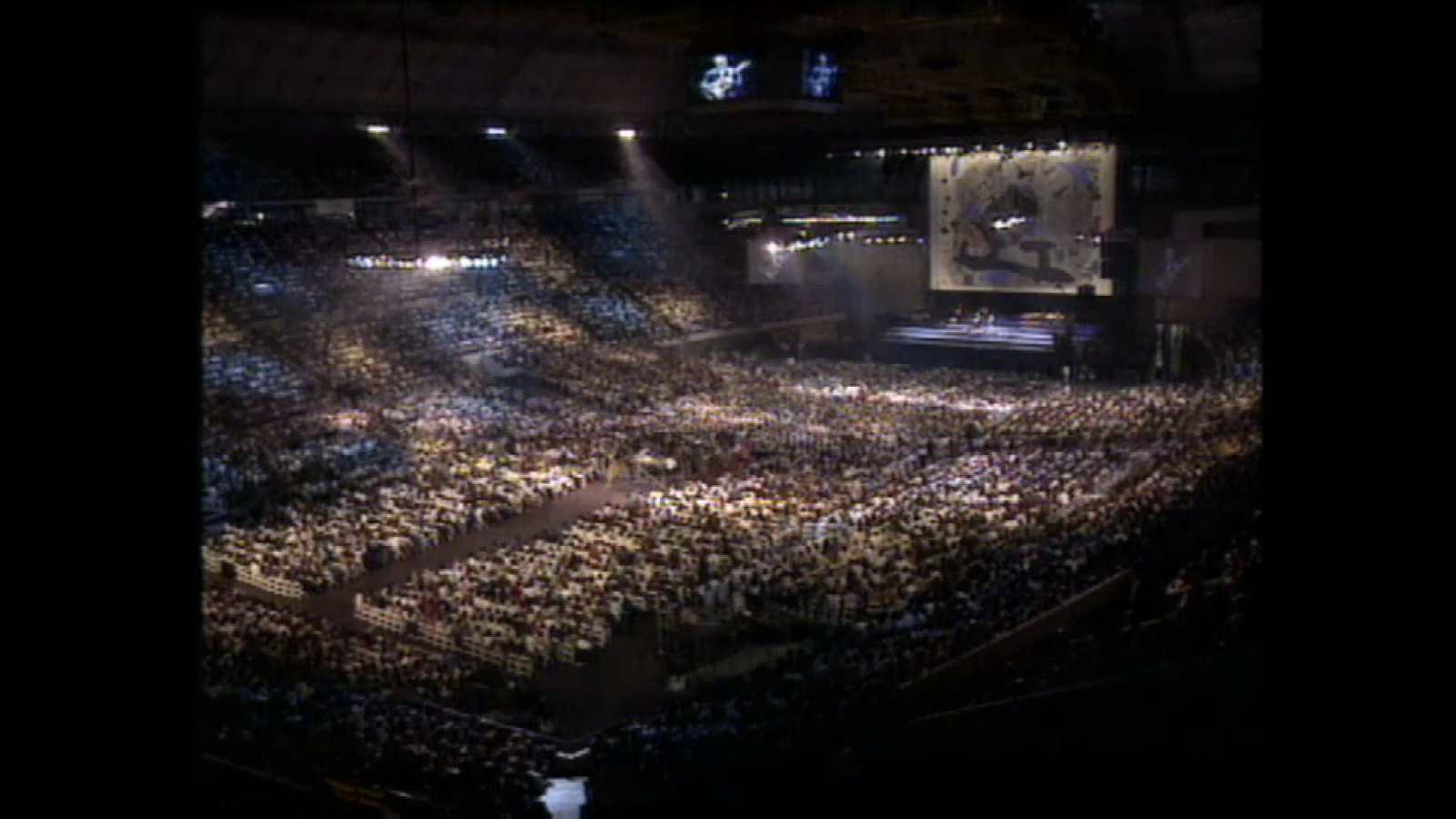 El palau de Sant Jordi de gom a gom, amb motiu del concert de Raimon