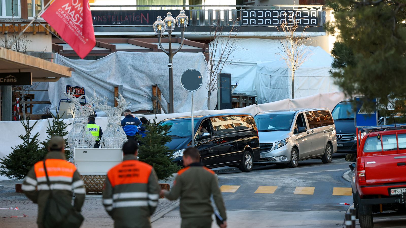 Acordonen la zona pròxima a l'incendi, a l'estació d'esquí de Crans-Montana, a Suïssa