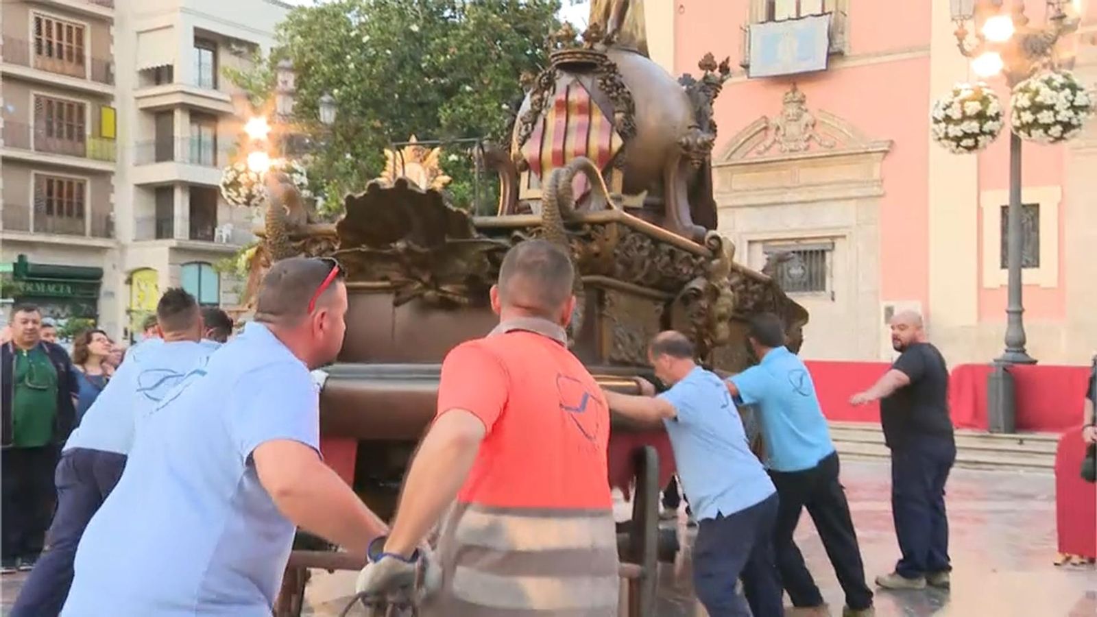 Les roques del Corpus ixen al carrer