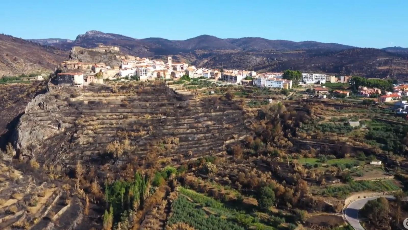 Panoràmica del terreny forestal cremat als voltants de Begís