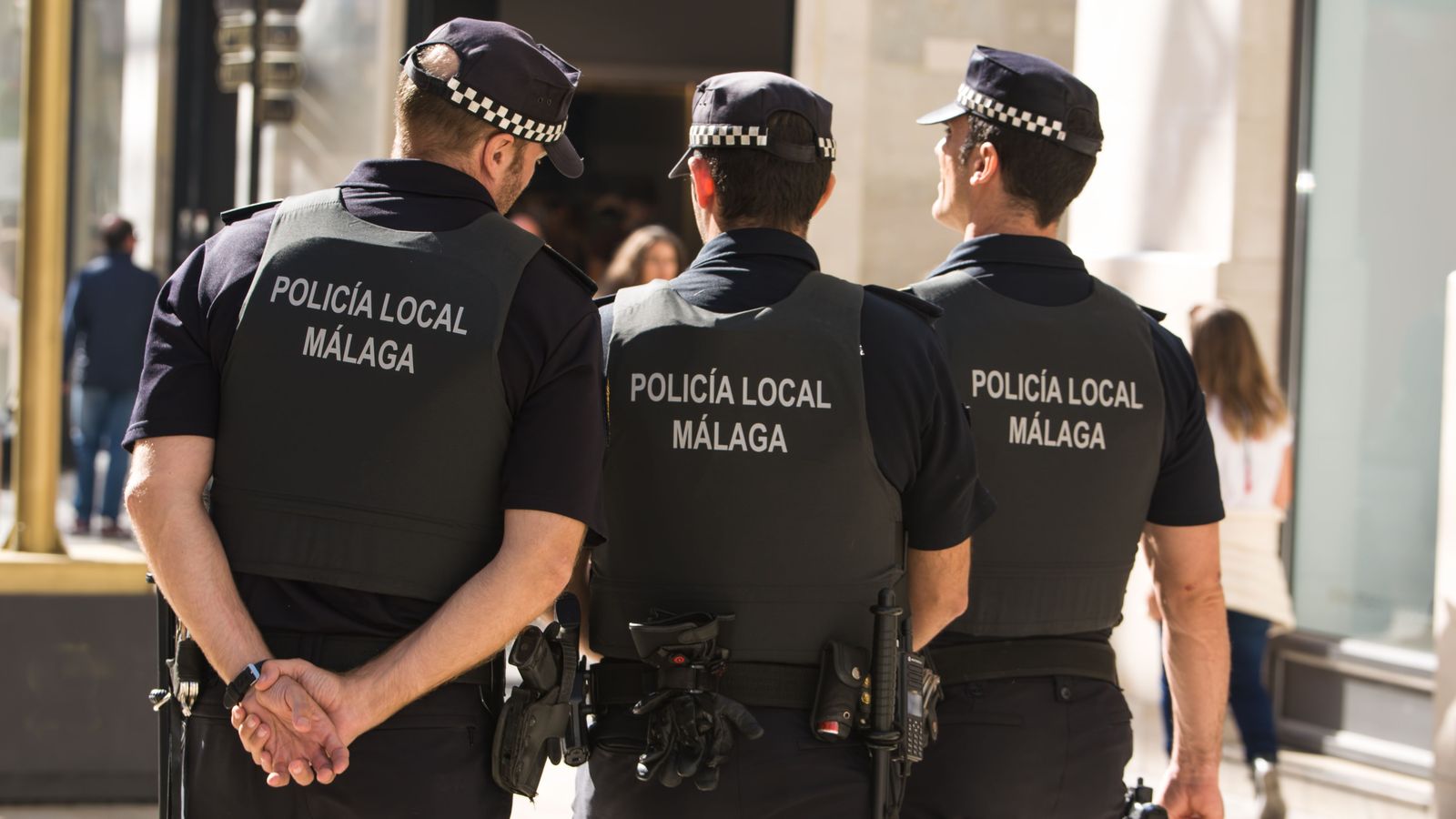 Una patrulla d'agents de paisà de la Policia Local de Málaga van acudir al domicili de les víctimes, on encara estava l'agressor