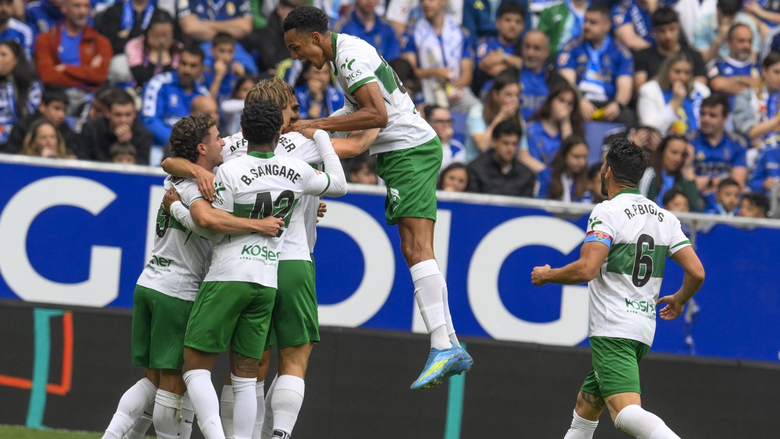 Els futbolistes de l'Elx celebren un gol al Tartiere, on han sumat la primera victòria a domicili en 16 jornades