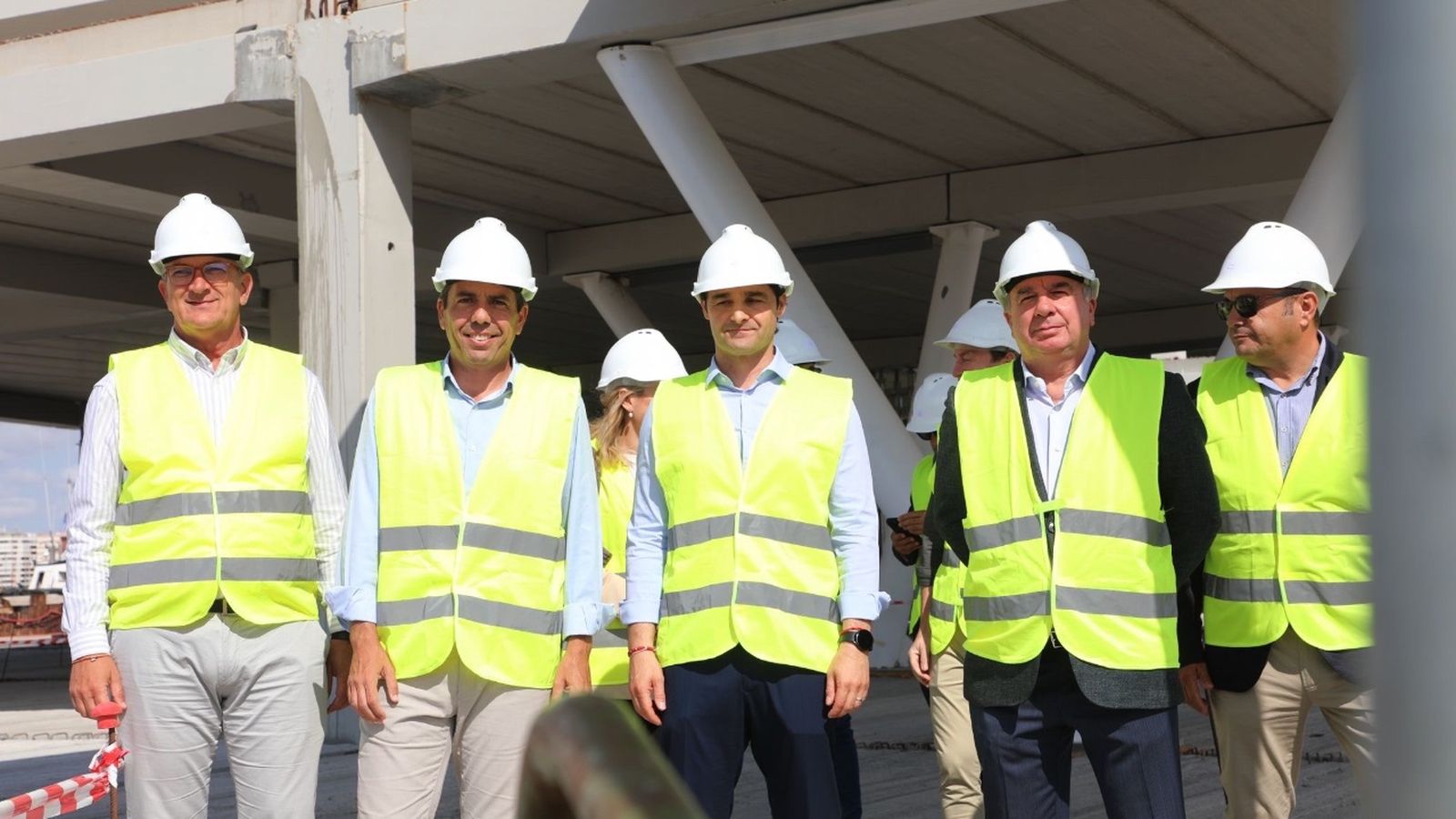 Mazón ha visitat este dilluns les obres d'ampliació del port de Torrevella al costat de l'alcalde, Eduardo Dolón