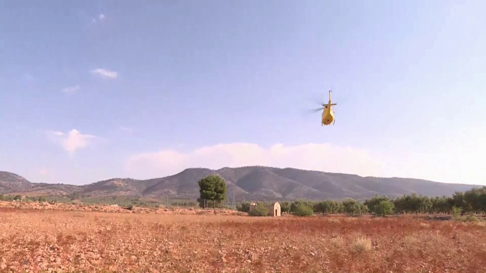 VÍDEO | El veïnat de Beneixama torna a les cases de camp, després del foc