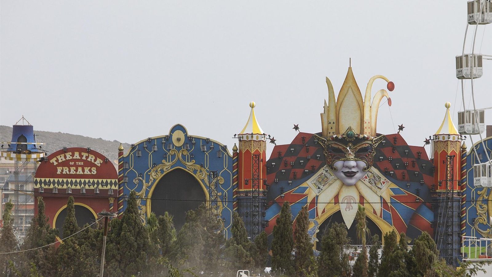 El recinte del Medusa Festival a Cullera, després que el fort vent fera envolar-se parts de l'escenari El recinte del Medusa Festival a Cullera després que el fort vent fera volar parts de l'escenari
