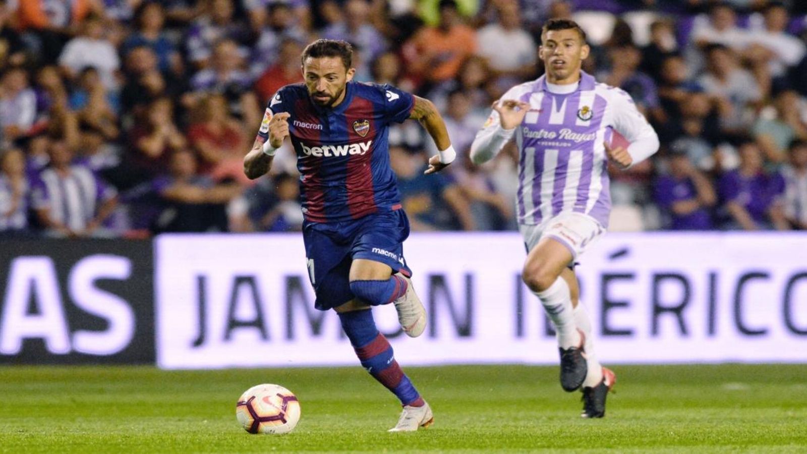 Morales no ha pogut liderar el Llevant, que suma la tercera derrota consecutiva