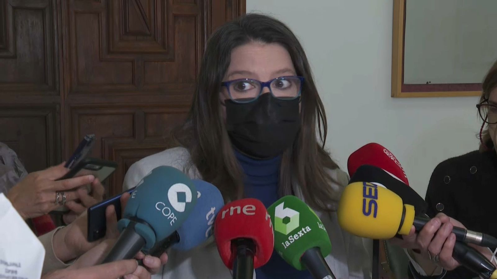 Mónica Oltra atén els mitjans de comunicació aquest dimarts