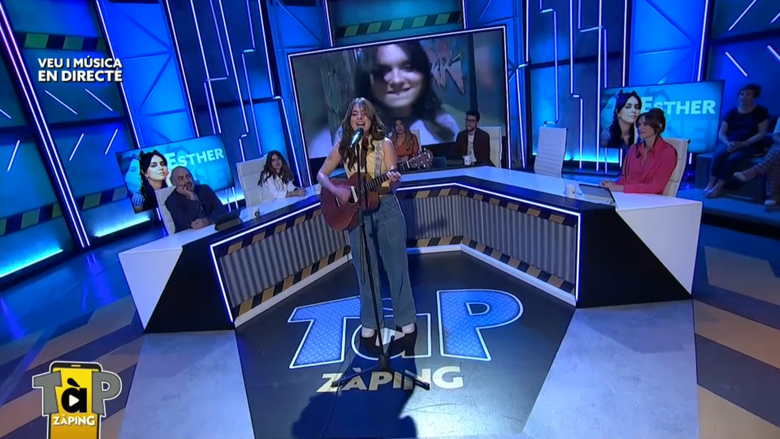 Esther actua en directe en TàP Zàping