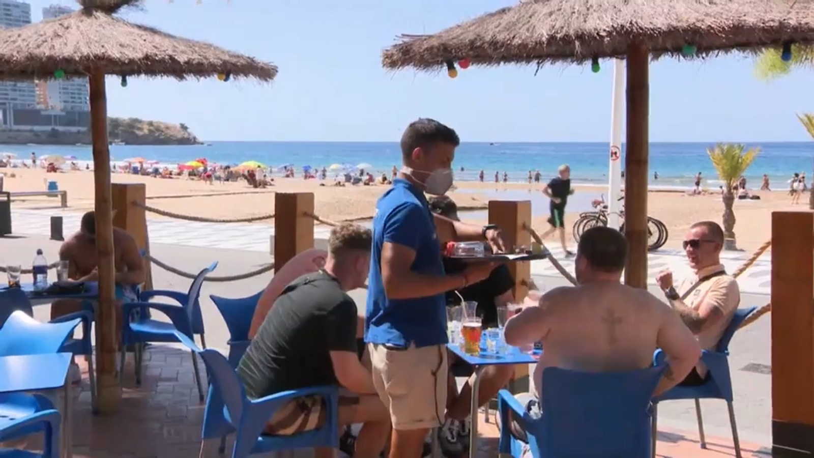 Les reunions amb amics i familiars continuen estant darrere de la majoria dels nous contagis