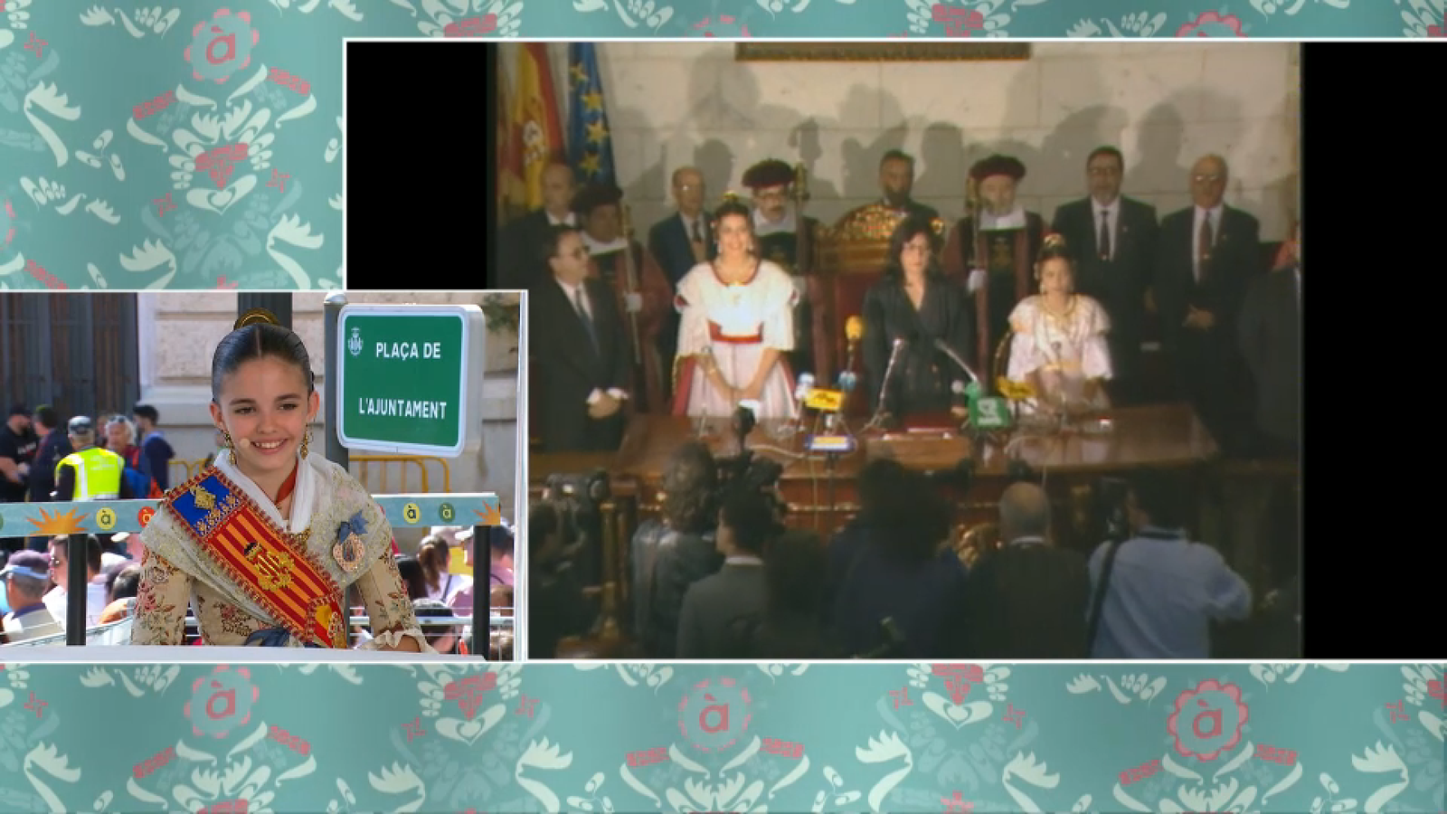 Paula mira a la seua tia Belén Medina, quan va ser fallera major infantil l'any 1990