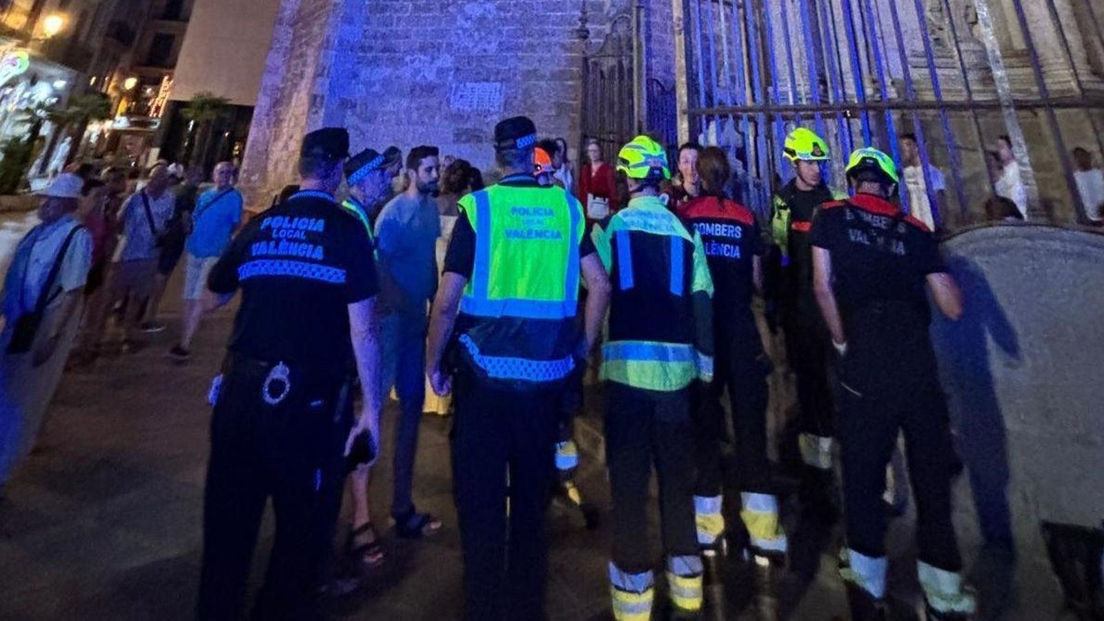 Els bombers als peus del Micalet